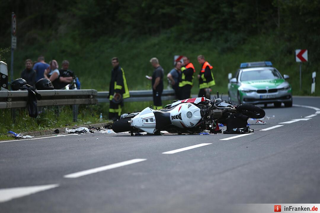 Motorräder prallen am Würgauer Berg frontal zusammen – zwei Schwerverletzte