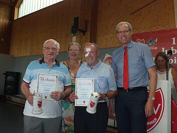 Ehrungen bei der Jubil&auml;umsfeier. Fotos: Manfred Welker