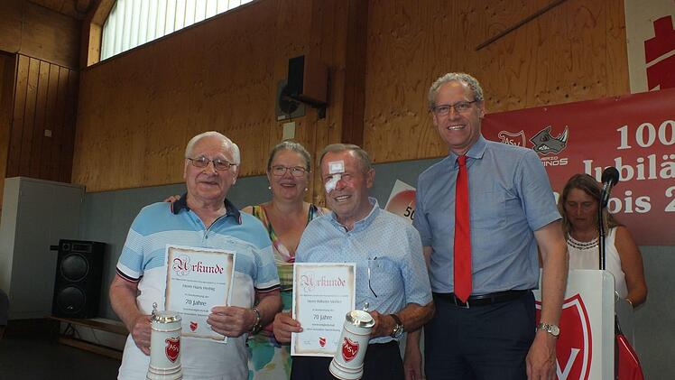 Ehrungen bei der Jubil&auml;umsfeier. Fotos: Manfred Welker