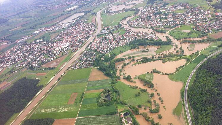 Das Hochwasser in Hirschaid aus der Luft. Foto: Michael Zistler
