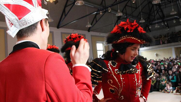 Die Prinzengarde der Fidelia verlässt die Bühne