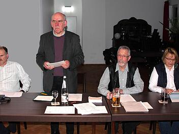 Der Vorstand des Münnerstädter Bürgerbadvereins kämpft weiter um die Sanierung des Hallenbades. Foto: Dieter Britz