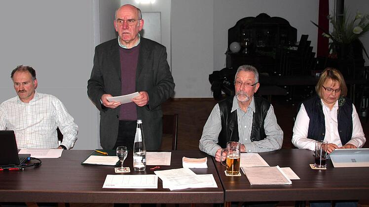 Der Vorstand des Münnerstädter Bürgerbadvereins kämpft weiter um die Sanierung des Hallenbades. Foto: Dieter Britz