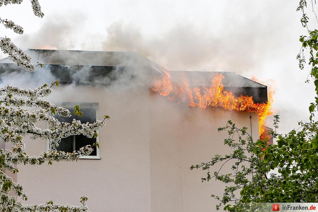 Bamberg: Großbrand in Mehrfamilienhaus