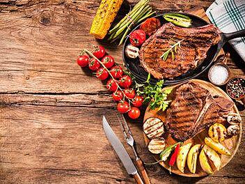 Beef steaks with grilled vegetables