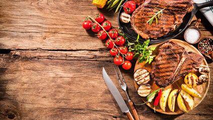 Beef steaks with grilled vegetables