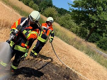Kreis Coburg: Schlepper löst Brand auf Feld aus