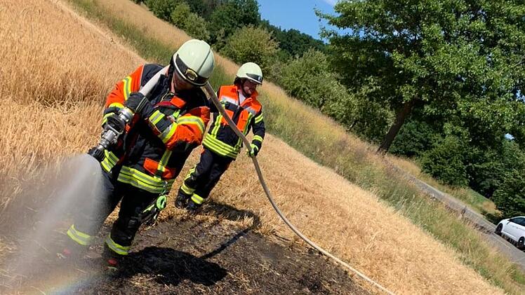 Kreis Coburg: Schlepper löst Brand auf Feld aus