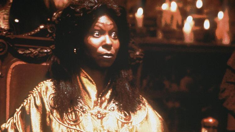 Für ihre Nebenrolle in der Liebesromanze "Ghost - Nachricht von Sam" (1990) gewann Whoopi Goldberg einen Oscar.