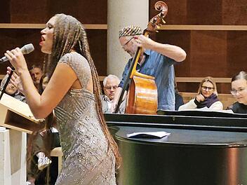 Timeless Vibes begeistern in der Kirche.