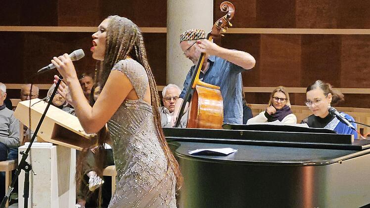 Timeless Vibes begeistern in der Kirche.