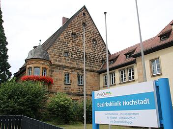 In der Bezirksklinik in Hochstadt wurde bei einer Patientin eine Corona-Infektion nachgewiesen. Foto: Matthias Einwag