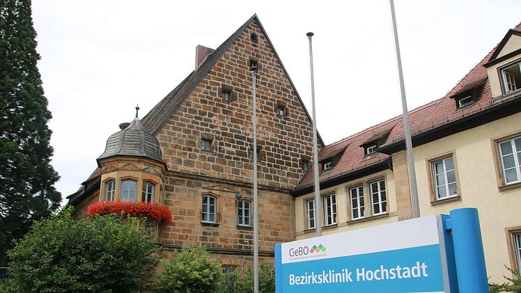 In der Bezirksklinik in Hochstadt wurde bei einer Patientin eine Corona-Infektion nachgewiesen. Foto: Matthias Einwag