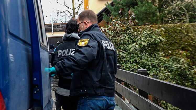Kleinsendelbach: Eigenen Sohn (9) erwürgt - Kindsmörder nimmt Urteil regungslos zur Kenntnis