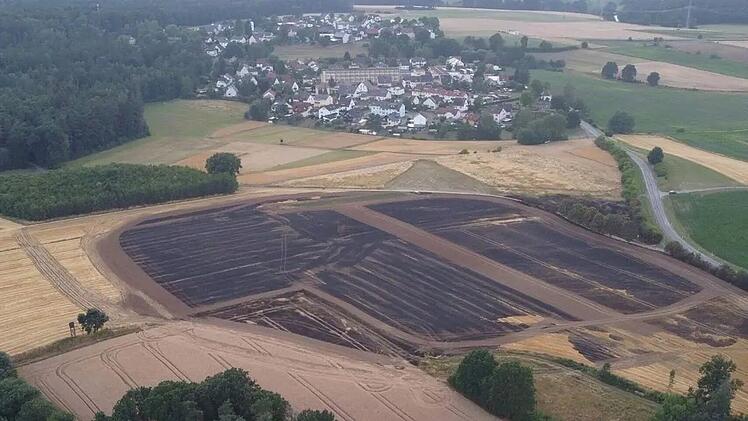 Landkreis Coburg: Rund 200 Einsatzkräfte verhindern Katastrophe - "Größter Flächenbrand seit langem"