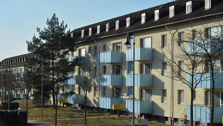 Balkone sind bereits angebaut: US-Häuser an der Pödeldorfer Straße.