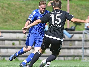 Julian Berce (links) kehrt nach nur einem halben Jahr beim Kreisklassisten FC Ludwigschorgast zum VfB Kulmbach zurück.  Foto: Monika Limmer