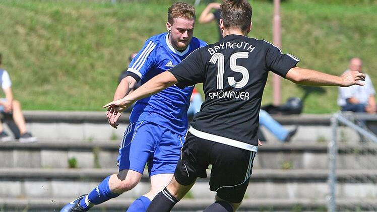 Julian Berce (links) kehrt nach nur einem halben Jahr beim Kreisklassisten FC Ludwigschorgast zum VfB Kulmbach zurück.  Foto: Monika Limmer