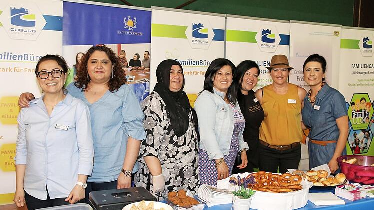 Die Frauen vom Elterntalk hatten eine bunte Vielfalt von leckeren Kuchen gebacken, die beim Familientag serviert werden konnten.