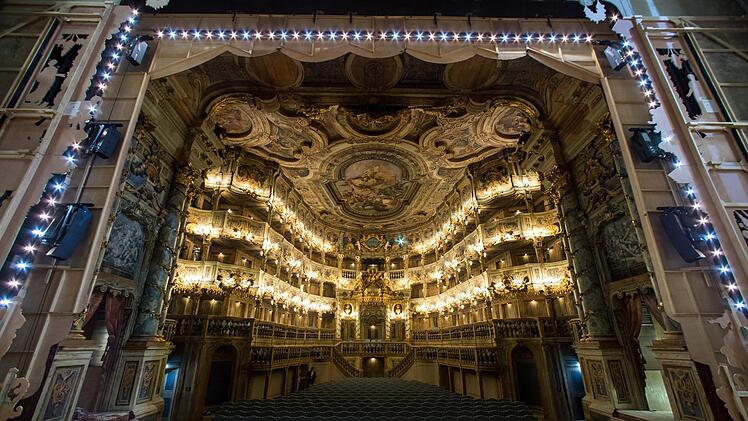 Das Bayreuther Markgräfliche Opernhaus nach den Restaurierungsarbeiten.Foto: Daniel Karmann/dpa