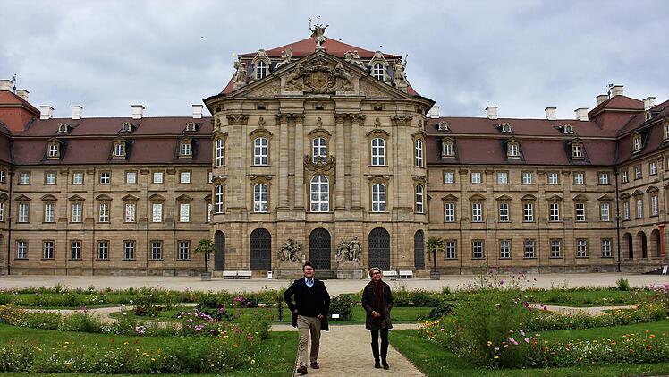 Genau gegenüber liegt der Haupttrakt des Schlosses: Auch hier können Räume für die Feier angemietet werden.   Foto: Evi Seeger