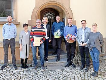 Ehrungen bei der IG-Willmersreuth: im Bild (von links) Markus Kaiser, Lizi Maier , Dietmar Haensel, Vorsitzende Cornelia Krauß, Ralf Schuberth, Pfarrer Danilo Kammers, Bürgermeister Robert Bosch und Tanja Sagner.