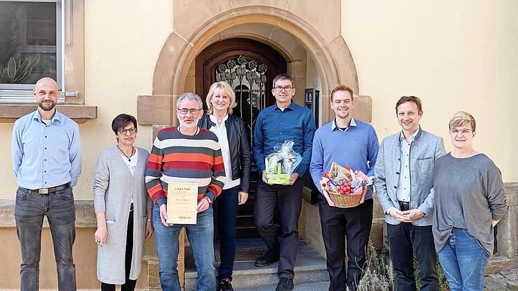 Ehrungen bei der IG-Willmersreuth: im Bild (von links) Markus Kaiser, Lizi Maier , Dietmar Haensel, Vorsitzende Cornelia Krauß, Ralf Schuberth, Pfarrer Danilo Kammers, Bürgermeister Robert Bosch und Tanja Sagner.