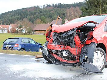 An beiden Autos entstand wirtschaftlicher Totalschaden. Foto: Dominic Buckreus