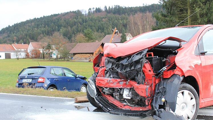 An beiden Autos entstand wirtschaftlicher Totalschaden. Foto: Dominic Buckreus