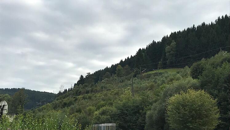 Südlich von Ludwigsstadt soll ein Solarpark entstehen. Doch der Ausschuss für Abfallwirtschaft und Umweltausschuss gab nun die Empfehlung an den Kreisausschuss, diesem  sowie einem ähnlichen Vorhaben in Mitwitz eine Absage zu erteilen.Archiv/Grenn