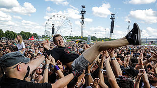 Stimmung vor den Stages bei Rock im Park