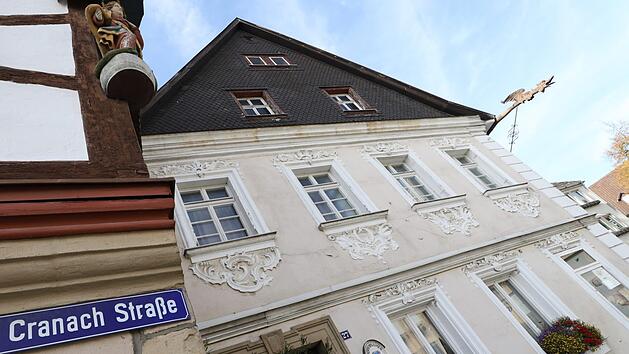 In der Lucas-Cranach-Stra&szlig;e m&ouml;chten die Verantwortlichen von "Kronach leuchtet" eine Lichtakademie installieren. Eine Sanierung des Geb&auml;udes wird auch aus anderen Gr&uuml;nden positiv gesehen. Foto: Marian Hamacher