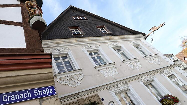 In der Lucas-Cranach-Straße möchten die Verantwortlichen von "Kronach leuchtet" eine Lichtakademie installieren. Eine Sanierung des Gebäudes wird auch aus anderen Gründen positiv gesehen. Foto: Marian Hamacher