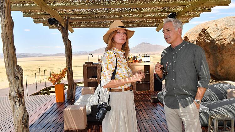 Eigentlich wollte Claudia (Esther Schweins) nur ihre j&uuml;ngere Schwester und deren Freund Robert (Florian Fitz) auf ihrer Reise begleiten. Doch Juliane hat das Schiff verpasst, und so muss das h&ouml;chst unterschiedliche Duo irgendwie miteinander auskommen, bis Juliane nachreist.