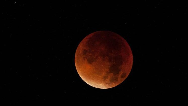 Der Blutmond über Forchheim Foto: daysofrain via InfrankenPix