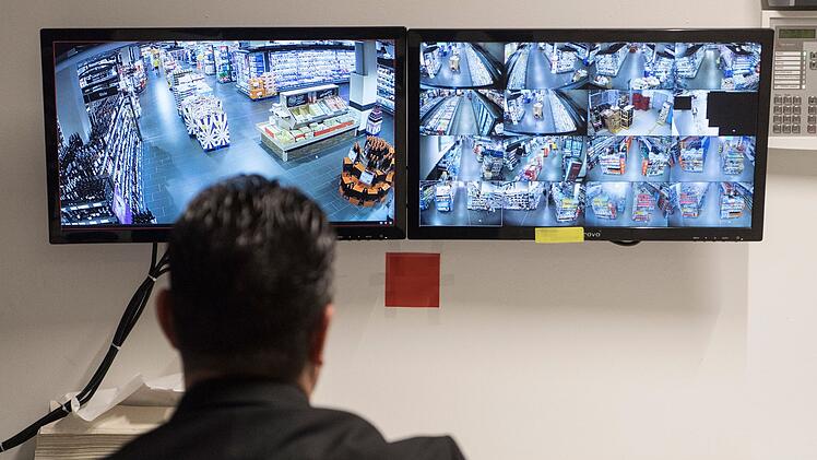 Ebersdorf: Detektiv beobachtet Ladendiebstahl