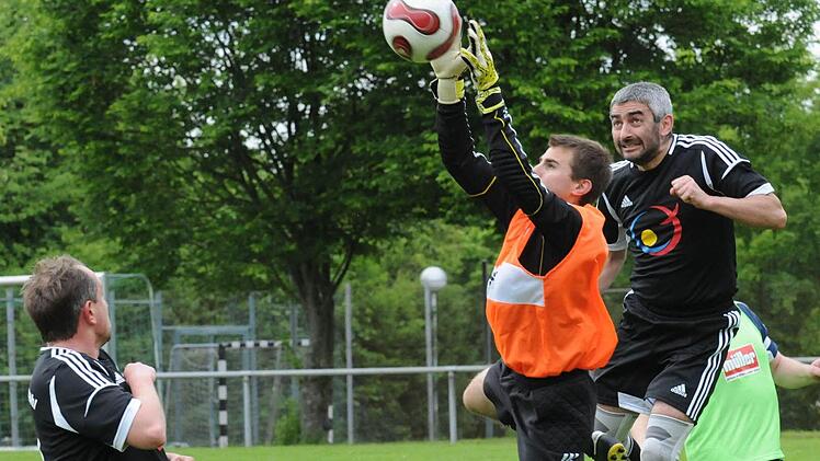 Bayerische-Fußball-Klerus-Auswahl vs. Promi-Mannschaft Münnerstadt - 2.6.2013 Münnerstadt
