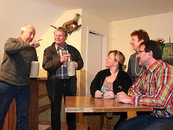 Richard Sapper, Martin Söllmann, Sabine Kratz, Erna Herzog, Reinhard Pickel (v. l.) gehören zum Ensemble. Foto: Evi Seeger