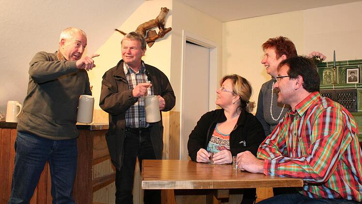 Richard Sapper, Martin Söllmann, Sabine Kratz, Erna Herzog, Reinhard Pickel (v. l.) gehören zum Ensemble. Foto: Evi Seeger