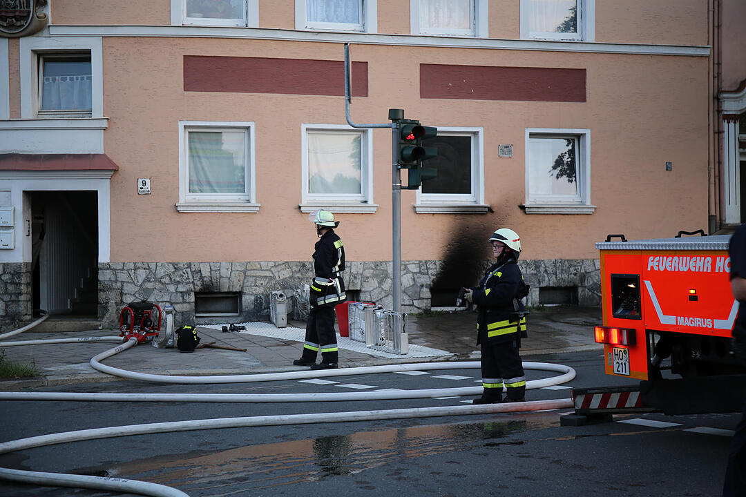 Kellerbrand breitet sich in einem Hofer Mehrfamilienhaus aus