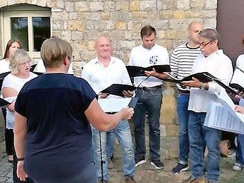 Der Projektchor des Gesangvereins "Eintracht" trug zur Unterhaltung der Festgäste bei. Foto: Ulrike Langer