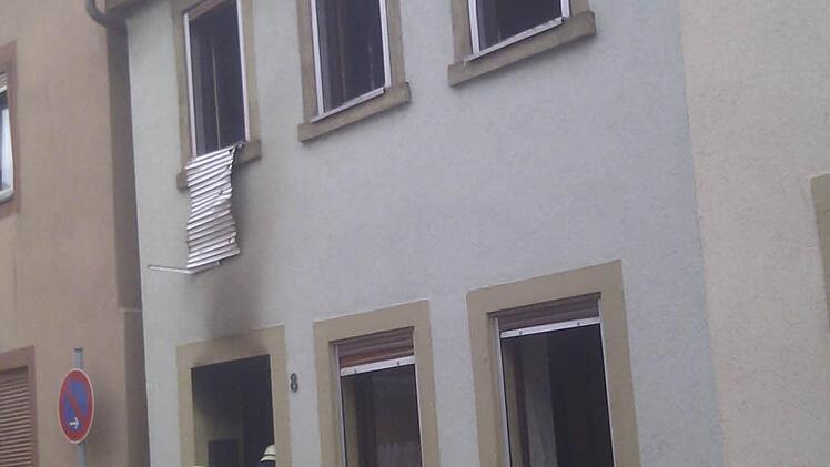Nachdem der Brand gelöscht war, mussten noch einmal alle Räume überprüft werden.   Foto: BRK