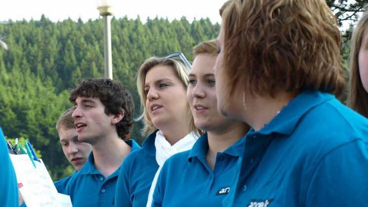Auch sie sind seit langen Jahren bei den "Angels" dabei und immer noch mit viel Freude - Thomas Weiß (2. v. l.) und Kathrin Stumpf (3 v. l.) mit "Angels"-Freunden.