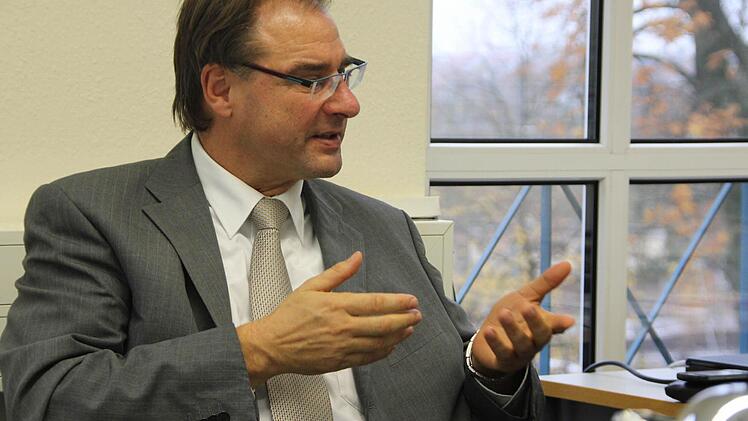 Thomas Stelzer, Vorsitzender der Geschäftsführung der Agentur für Arbeit Schweinfurt, weiß, dass der Handwerks-Beruf für viele immer noch "unsauber und anstrengend" ist. Foto: Sarah Dann