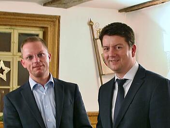 MdL Sandro Kirchner (rechts), gratuliert seinem Namenskollegen Dietmar.  Foto: Vogel