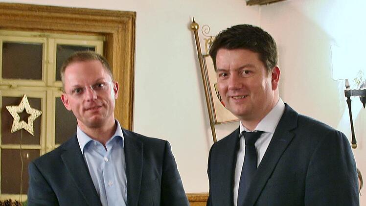 MdL Sandro Kirchner (rechts), gratuliert seinem Namenskollegen Dietmar.  Foto: Vogel