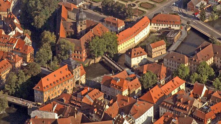 Blick aus der Vogelperspektive auf die Mühleninsel und das Alte Rathaus.