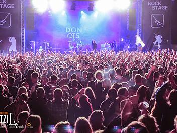 Große Bands im kleinen Rottershausen sind sein neun Jahren Programm. 2016 gaben sich die "Donots" die Ehre. Foto: Lukas Veth
