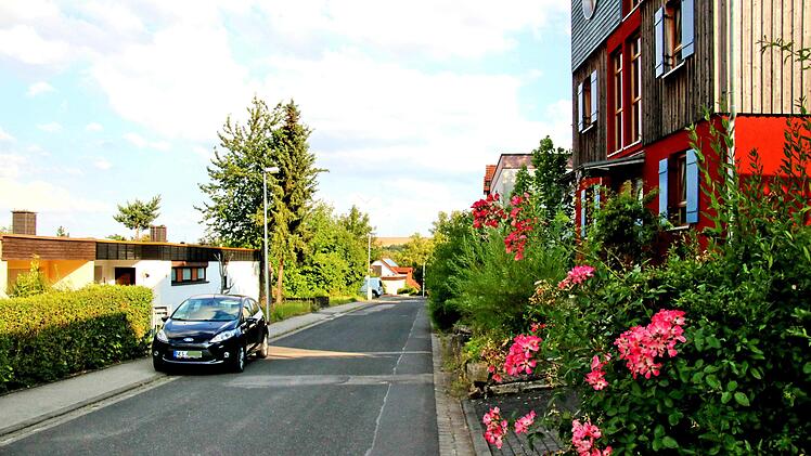 Die Peter-Herrlein-Straße nördlich des Hindenburg-Parks erinnert an den  Kirchenmaler, der im Jahr 1722 in Münnerstadt geboren wurde.   Dieter Britz