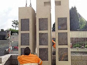 Vor zwei Jahren wurden die Urnenstelen auf dem Marktleugaster Friedhof aufgestellt. Ab 2016 soll der Gottesacker auf Wunsch der Bürger Stück für Stück schöner gestaltet werden. Foto: Archiv/privat